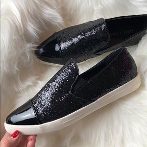 Chase + Chloe pointy black glitter cap toe Shoes